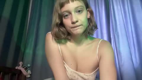 Snapshot of molly_poly chatting on 11-23-25, 12:49 molly_poly online show from 11-23-25, 12:49