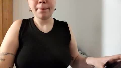 Molly Pop online show from 10-21-25, 11:27