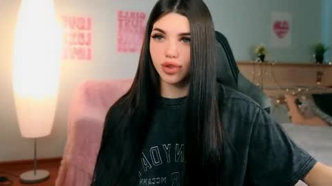Molly online show from 05-18-26, 03:46