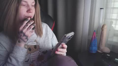 I have new photos come and see with love Molly online show from 02-28-25, 06:54