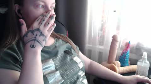 I have new photos come and see with love Molly online show from 03-21-26, 08:52