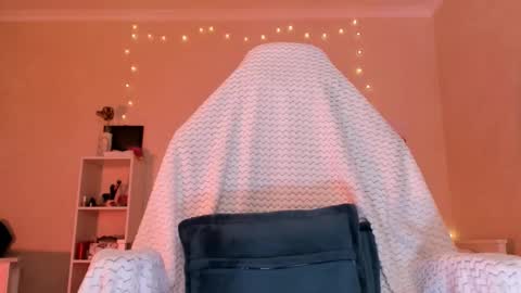 Molly online show from 10-25-25, 03:58