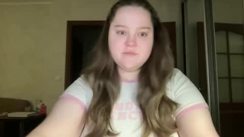 Snapshot of mollyas chatting on 10-22-25, 04:13 Alice online show from 10-22-25, 04:13