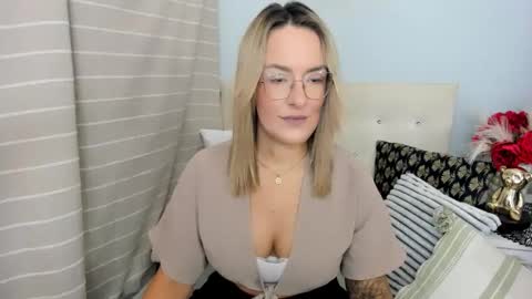 Snapshot of mollycrazy chatting on 09-23-25, 12:30 MollyCrazy online show from 09-23-25, 12:30