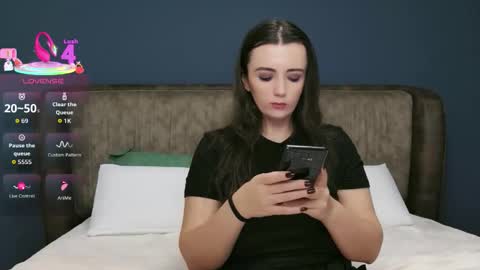 Molly online show from 11-18-25, 09:19