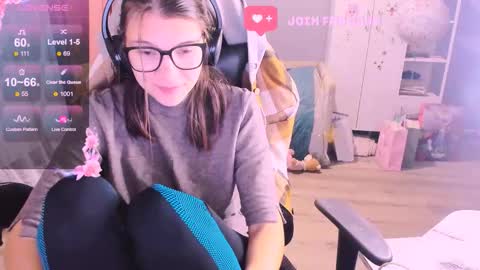  KIRA  online show from 11-10-25, 01:59