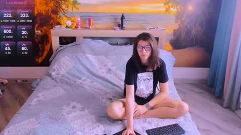  KIRA  online show from 06-05-26, 05:47