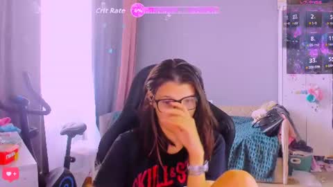 Snapshot of mollylollipop20 chatting on 07-30-26, 04:33 KIRA online show from 07-30-26, 04:33
