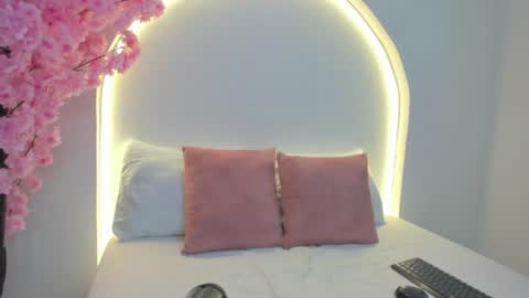 mollylove_ online show from 06-24-26, 07:02