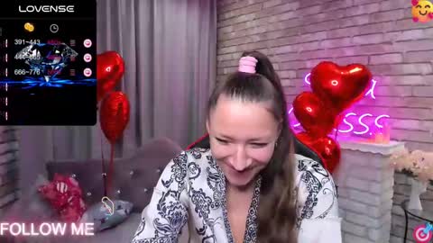 Snapshot of mollynay chatting on 02-12-25, 03:18 hi im Molly heregreat boobs big heart warm pussy online show from 02-12-25, 03:18