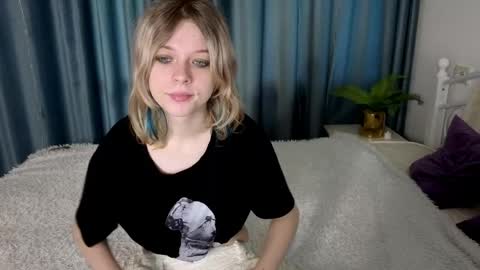 Snapshot of mollysally chatting on 04-13-26, 03:01 mollysally online show from 04-13-26, 03:01