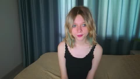 Snapshot of mollysally chatting on 04-20-26, 04:04 mollysally online show from 04-20-26, 04:04