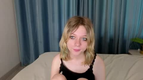 Snapshot of mollysally chatting on 04-24-26, 04:15 mollysally online show from 04-24-26, 04:15