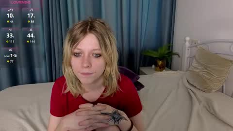 Snapshot of mollysally chatting on 04-27-26, 04:10 mollysally online show from 04-27-26, 04:10