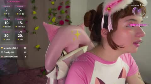 Snapshot of mollysb_05 chatting on 10-26-25, 12:16 mollysb_05 online show from 10-26-25, 12:16