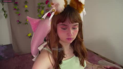 Snapshot of mollysb_05 chatting on 11-13-25, 08:19 mollysb_05 online show from 11-13-25, 08:19