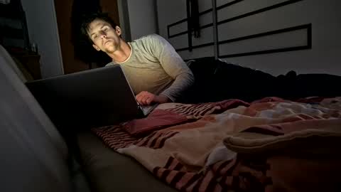 Snapshot of molnaratti14 chatting on 01-07-25, 03:46 Oszkr online show from 01-07-25, 03:46