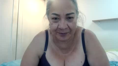 Snapshot of mom_is_wet chatting on 02-16-25, 03:37 nativa online show from 02-16-25, 03:37