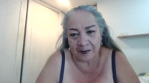 Snapshot of mom_is_wet chatting on 02-18-25, 03:31 nativa online show from 02-18-25, 03:31