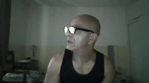 Snapshot of moment71200 chatting on 11-19-25, 11:54 moment71200 online show from 11-19-25, 11:54