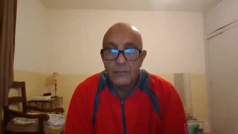 Snapshot of moment71200 chatting on 11-22-25, 07:29 moment71200 online show from 11-22-25, 07:29