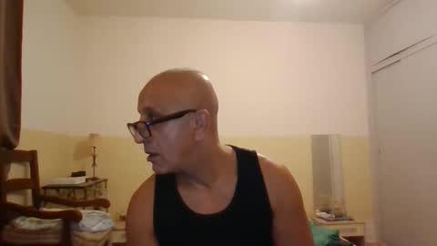 Snapshot of moment71200 chatting on 11-22-25, 07:35 moment71200 online show from 11-22-25, 07:35