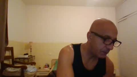 Snapshot of moment71200 chatting on 11-23-25, 12:05 moment71200 online show from 11-23-25, 12:05