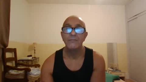 Snapshot of moment71200 chatting on 11-27-25, 02:52 moment71200 online show from 11-27-25, 02:52