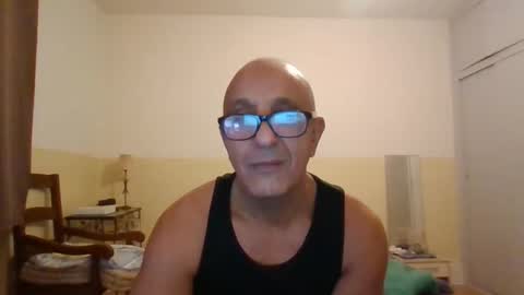 Snapshot of moment71200 chatting on 11-28-25, 01:36 moment71200 online show from 11-28-25, 01:36