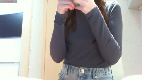 Snapshot of momentbeforedown chatting on 03-25-26, 07:53 Hailey online show from 03-25-26, 07:53