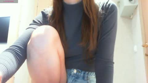 Snapshot of momentbeforedown chatting on 03-26-26, 10:37 Hailey online show from 03-26-26, 10:37