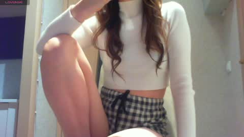 Snapshot of momentbeforedown chatting on 04-05-26, 05:26 Hailey online show from 04-05-26, 05:26
