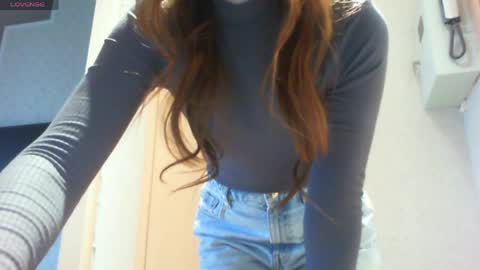 Snapshot of momentbeforedown chatting on 04-12-26, 04:12 Hailey online show from 04-12-26, 04:12