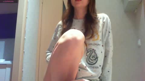 Snapshot of momentbeforedown chatting on 04-18-26, 10:43 Hailey online show from 04-18-26, 10:43