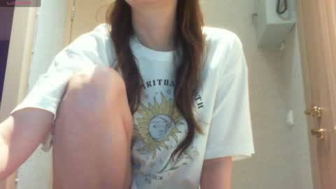 Snapshot of momentbeforedown chatting on 04-19-26, 10:12 Hailey online show from 04-19-26, 10:12