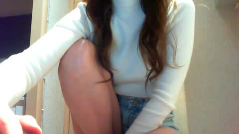 Snapshot of momentbeforedown chatting on 05-17-26, 10:17 Hailey online show from 05-17-26, 10:17