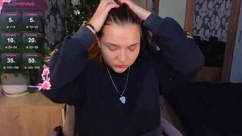 Snapshot of momiji_i chatting on 01-06-26, 11:47 Leah online show from 01-06-26, 11:47