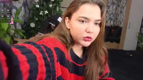 Snapshot of momiji_i chatting on 01-10-26, 01:35 Leah online show from 01-10-26, 01:35