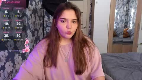 Snapshot of momiji_i chatting on 02-04-26, 11:38 Leah online show from 02-04-26, 11:38