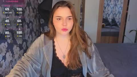 Snapshot of momiji_i chatting on 02-06-26, 10:29 Leah online show from 02-06-26, 10:29