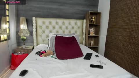 Jelitza online show from 06-21-26, 04:15