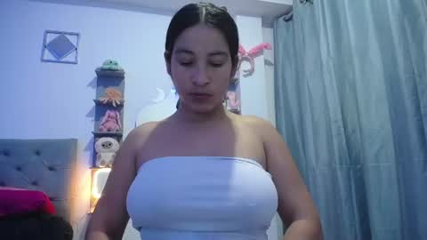 Snapshot of mommy_dulce chatting on 06-15-26, 01:19 ANDREA online show from 06-15-26, 01:19