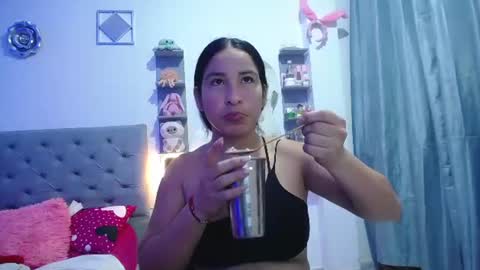 Snapshot of mommy_dulce chatting on 06-24-26, 01:04 ANDREA online show from 06-24-26, 01:04