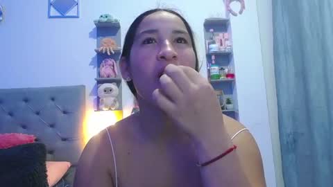 Snapshot of mommy_dulce chatting on 07-28-26, 01:12 ANDREA online show from 07-28-26, 01:12