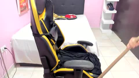 Snapshot of mommy_whore_slut chatting on 12-24-24, 06:17 call me slut online show from 12-24-24, 06:17
