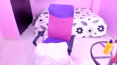 Snapshot of mommy_whore_slut chatting on 09-11-25, 01:11 call me slut online show from 09-11-25, 01:11