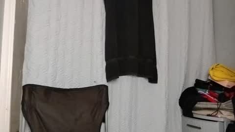 Snapshot of mommybubbles chatting on 03-08-25, 01:57 Mommy bubbles online show from 03-08-25, 01:57