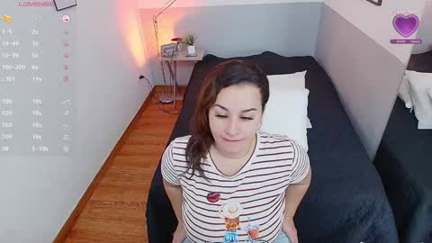 Snapshot of mommyissuess_ chatting on 01-20-25, 07:46 Daphne online show from 01-20-25, 07:46