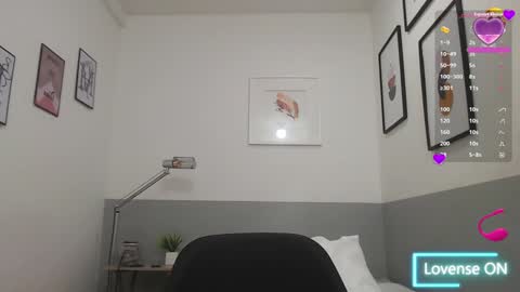 Snapshot of mommyissuess_ chatting on 02-07-25, 02:08 Daphne online show from 02-07-25, 02:08