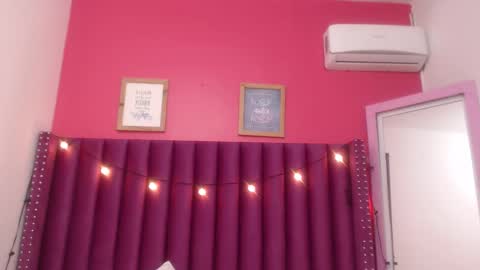 Snapshot of mommyissuess_ chatting on 02-26-25, 06:37 Daphne online show from 02-26-25, 06:37